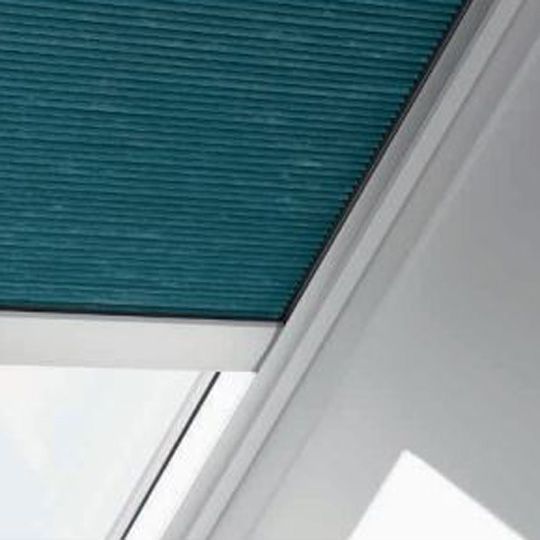 Velux Solar Blackout Blind for Deck-Mounted Skylight — VELDSHD261025