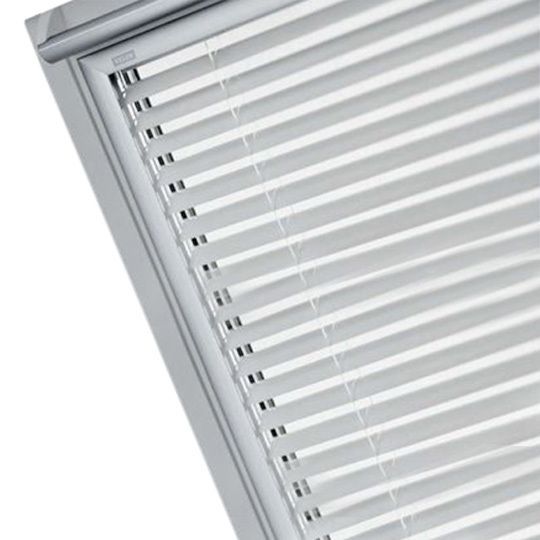 Velux Manual Venetian Blind for Deck-Mounted Skylight — VELPADM047001