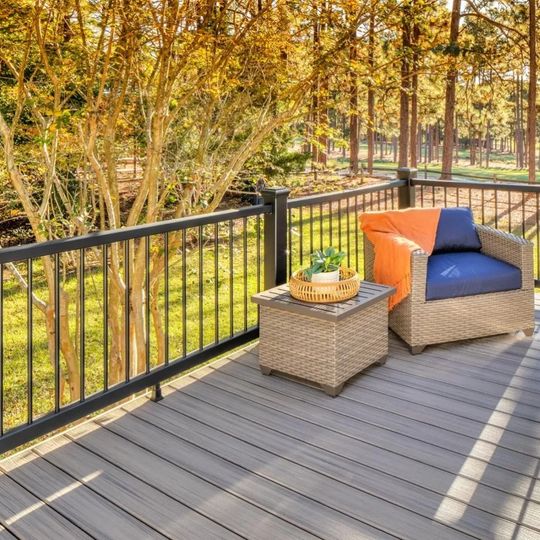 Trex Select Horizontal Rail Kit with Round Aluminum Balusters — TRXSHRKRB636BL